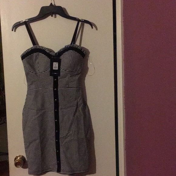 black and white with gold buttons - Picture 1 of 2